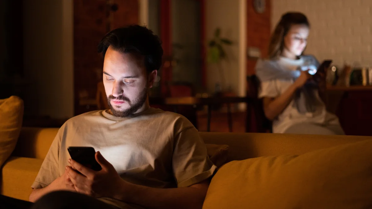 Telefon mesajlaşmasında konuşmanın ertelenmesini çağrıştıran görsel