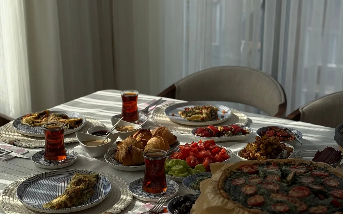 Geleneksel Türk kahvaltısı sofrası
