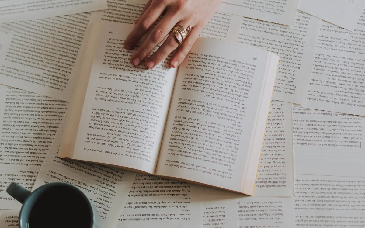 Kitap ve kahveden oluşan huzurlu hediye seçimi
