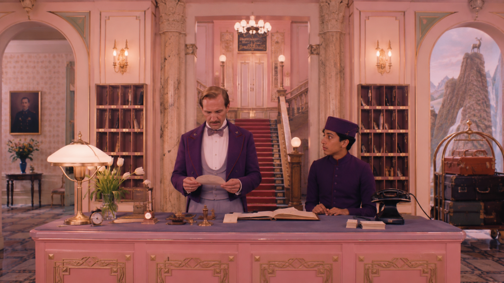 Gustave ve genç lobici Zero, değerli bir tablo ile gizemli bir mirasın peşinde renkli bir maceraya atılıyor.