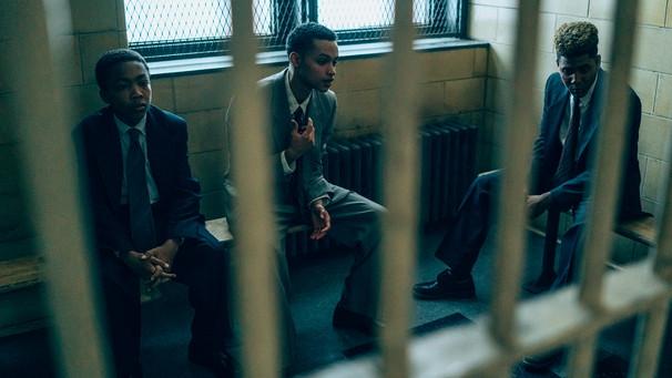 When They See Us mini dizisinden bir sahne